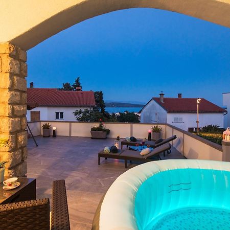 Apartment Tara With Seaview Крк Екстер'єр фото
