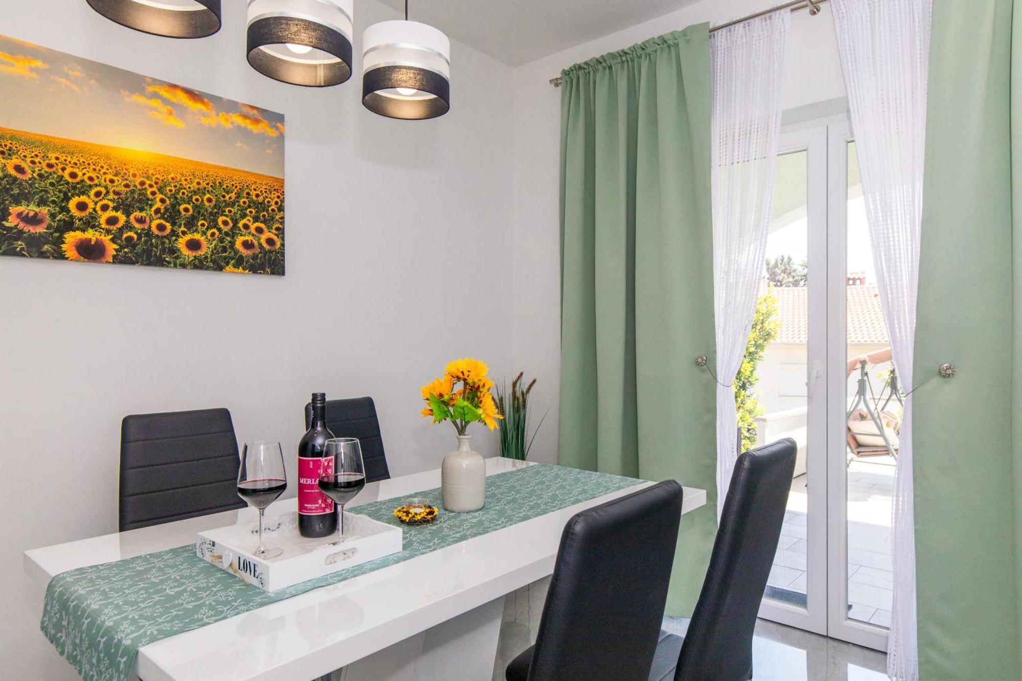Apartment Tara With Seaview Крк Екстер'єр фото