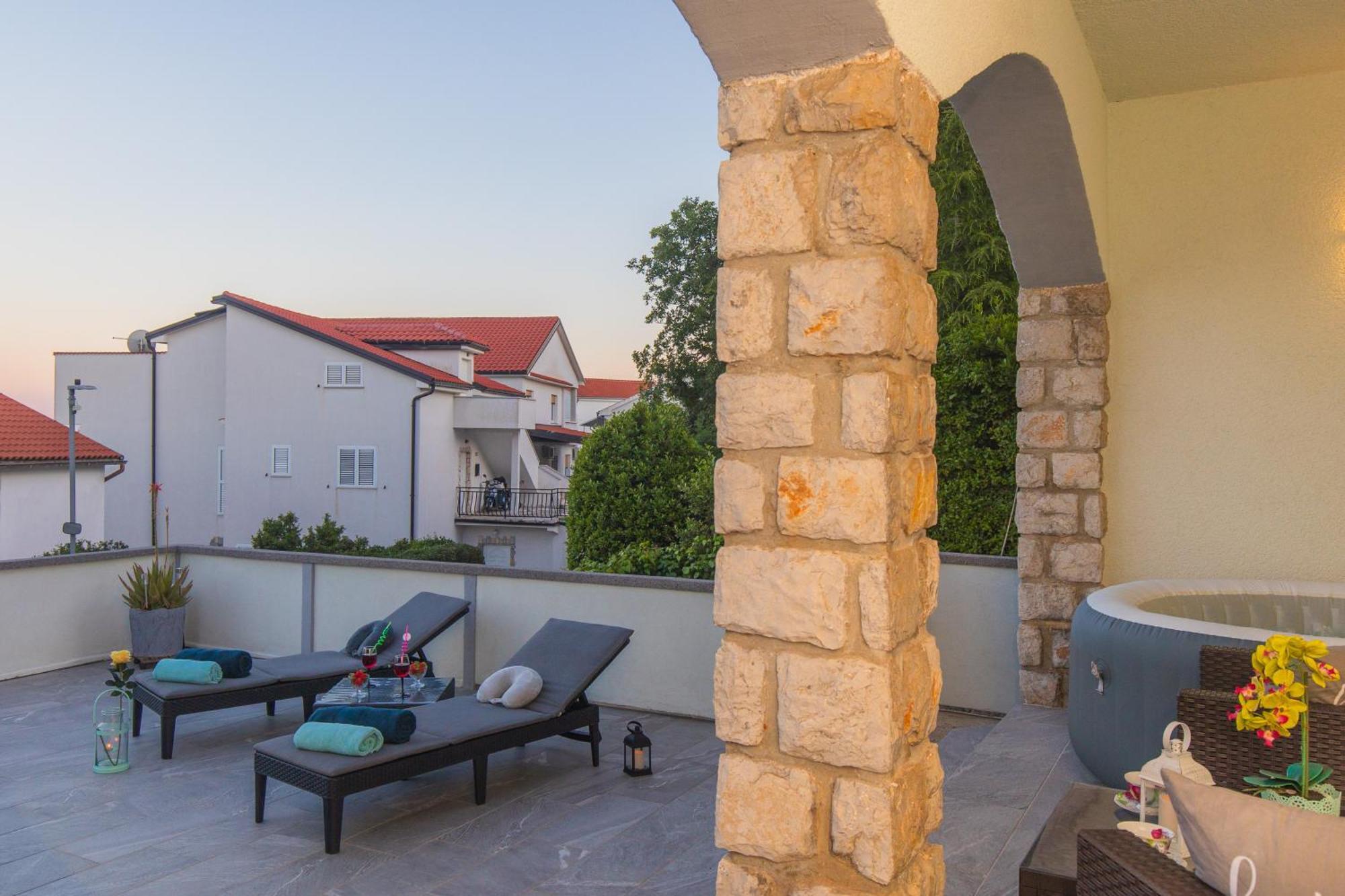 Apartment Tara With Seaview Крк Екстер'єр фото