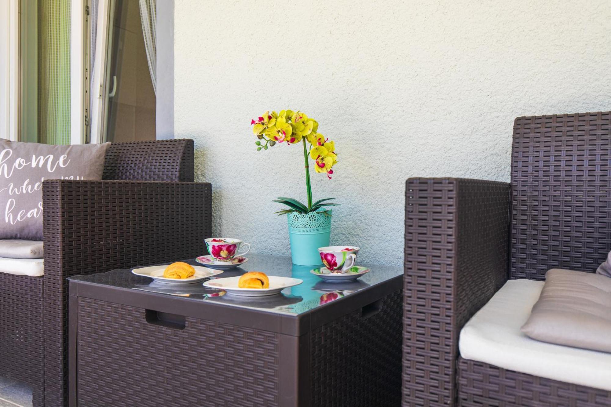 Apartment Tara With Seaview Крк Екстер'єр фото