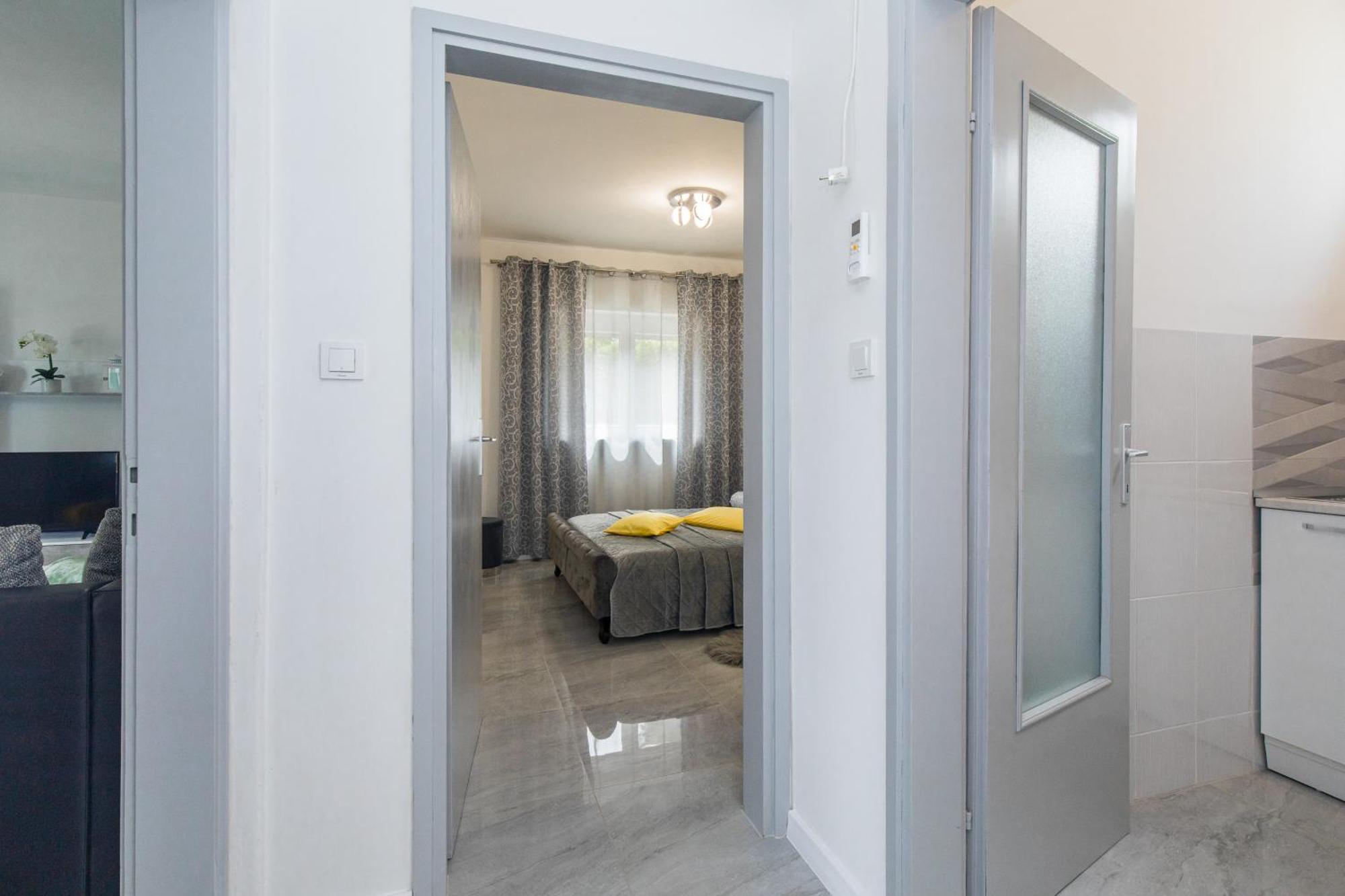 Apartment Tara With Seaview Крк Екстер'єр фото